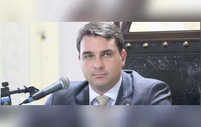 PEC de Flávio Bolsonaro pode reduzir o salário mínimo para R$ 1.297