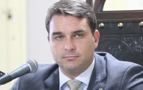 PEC de Flávio Bolsonaro pode reduzir o salário mínimo para R$ 1.297