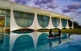 PF acha documentos no Alvorada e pede para interrogar Bolsonaro