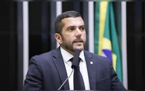 PF faz busca e apreensão em endereço do deputado federal Carlos Jordy