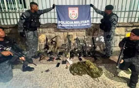 PM e quatro suspeitos morrem após perseguição e tiroteio na Avenida Brasil