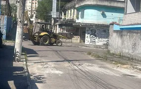 PM realiza operação para retirada de barricadas no Jardim Catarina, em São Gonçalo