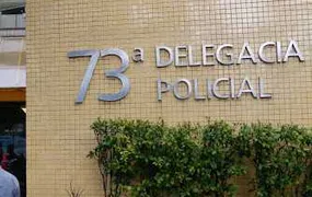 PM recupera carro roubado no Rocha, São Gonçalo