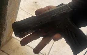 PM troca tiros com criminosos e suspeito é baleado em Itaipuaçu