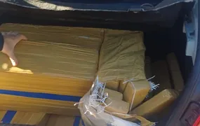 PRF prende motorista por tráfico de drogas na Dutra