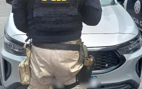 PRF recupera carro roubado na BR-101, em Niterói