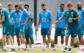 Pensando no Japão, Brasil faz seu primeiro treino sem oito titulares