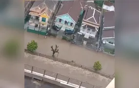 Petrópolis sofre com ruas alagadas por causa de fortes chuvas