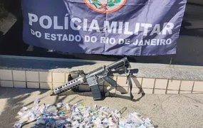 Polícia Militar apreende fuzil e drogas em operação no Complexo do Salgueiro