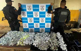 Polícia Militar detém cinco suspeitos por tráfico de drogas em Itaipuaçu, região de Maricá