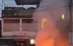 Polícia Militar realiza operação no Morro do Dendê para a retirada de barricadas