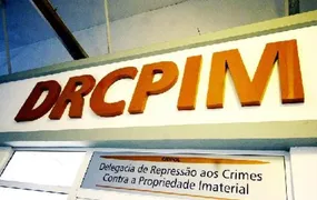 Policiais civis disfarçados prendem ladrões em bloco de Santa Teresa