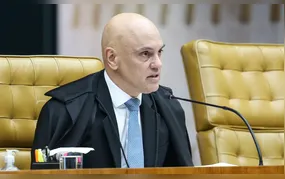 Por ordem de Moraes, PF faz busca por armas na casa de Bolsonaro