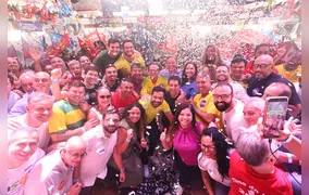 Pré-campanha de Eduardo Paes em São Gonçalo reúne 10 mil pessoas em pleno dia de estreia do Brasil na Copa do Mundo