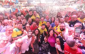 Pré-campanha de Eduardo Paes em São Gonçalo reúne 10 mil pessoas em pleno dia de estreia do Brasil na Copa do Mundo