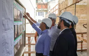 Prefeito de Niterói vistoria obra de reforma do Cinema Icaraí