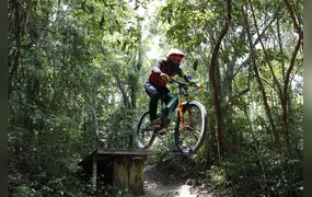 Prefeitura de Niterói fortalece ciclismo ao sediar etapa internacional de downhill no Parque da Cidade
