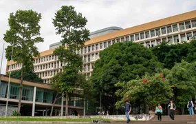 Professor da UFRJ é afastado após denúncias de assédio contra aluna