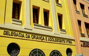 Professor universitário de Direito Penal é denunciado por estupro de vulnerável e exploração sexual