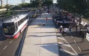 Professores da rede estadual realizam ato contra atraso no pagamento do Piso Nacional na Avenida Francisco Bicalho