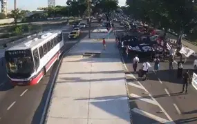 Professores da rede estadual realizam ato contra atraso no pagamento do Piso Nacional na Avenida Francisco Bicalho