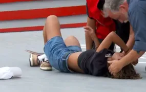 Rayssa Leal sofre queda na final do Mundial de Skate e deixa pista chorando