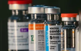 Rio de Janeiro recebe mais de 250 mil doses da vacina contra a covid-19