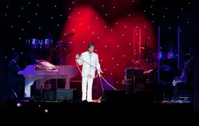 Roberto Carlos é a atração da Arena Niterói neste sábado (27)
