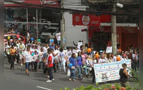 São Gonçalo reúne dezenas de pessoas na caminhada de conscientização do autismo