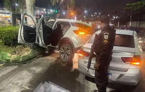 Suspeitos fogem e causam acidente durante perseguição policial no Largo da Batalha