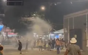 Torcedores do Vasco tentam invadir São Januário após derrota por 3 a 0