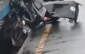 Trem atinge veículo e mata uma pessoa na Baixada Fluminense