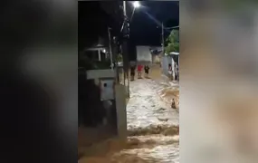 Tubulação rompe novamente em Xerém após uma semana do primeiro vazamento