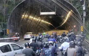 Túnel da Covanca é interditado após princípio de incêndio em caminhão