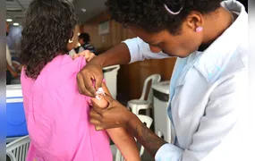 Vacina da gripe não mata: descubra o que é mito ou verdade sobre a imunização de idosos no RJ