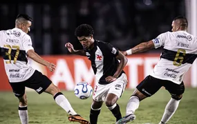 Vasco enfrenta o Olímpia fora de casa em duelo direto pela liderança do grupo G da Sul-Americana