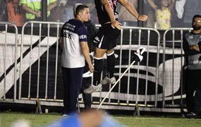 Vasco sofre, vence nos pênaltis e garante vaga na semifinal do Carioca