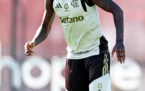 Venda de Emerson Royal para clube inglês é encaminhada pelo Flamengo