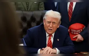 Vídeo ofensivo publicado por Trump com ataques aos Obama é apagado após críticas