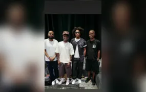 Vini Jr. posa ao lado de Jay-Z  em foto nos Estados Unidos