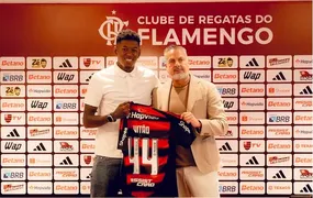Vitão é apresentado no Flamengo e se emociona ao falar da carreira