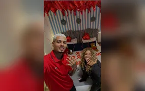 Vivi Noronha é pedida em namoro por Da Fúria