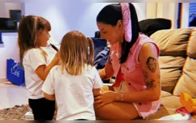 Zé Felipe registra momento de descontração e brincadeira entre suas filhas e Ana Castela