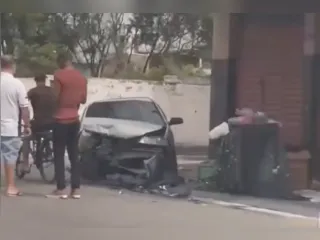 Acidente entre dois carros deixa três feridos no Barreto, Niterói
