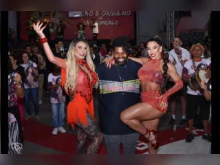 Andressa Urach e Andrea Andrade brilham em ensaio do Porto da Pedra