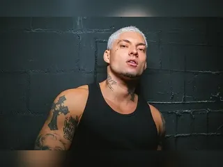 Cantor Filipe Ret é investigado por pichação em prédio de Macaé