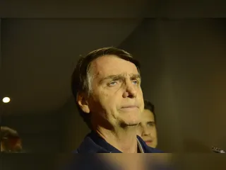 Defesa de Bolsonaro pede prisão domiciliar humanitária ao STF