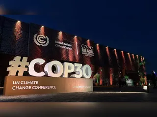 Novo texto da COP 30 é rejeitado por 80 países por não conter eliminação de combustíveis fósseis