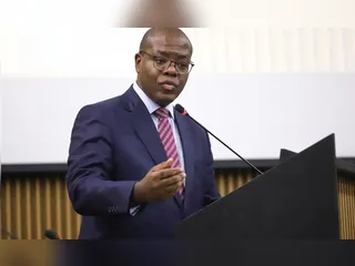 PF indicia ex-ministro Silvio Almeida por importunação sexual