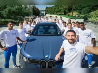 Presente de luxo: Vini Jr e jogadores do Real Madrid ganham BMW para a temporada